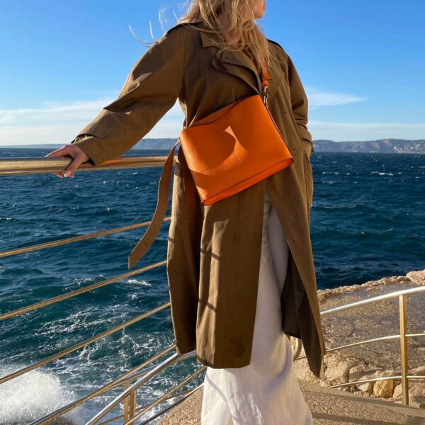 #NAVARRE sac en cuir orange pleine fleur avec poignée et bandoulière amovible