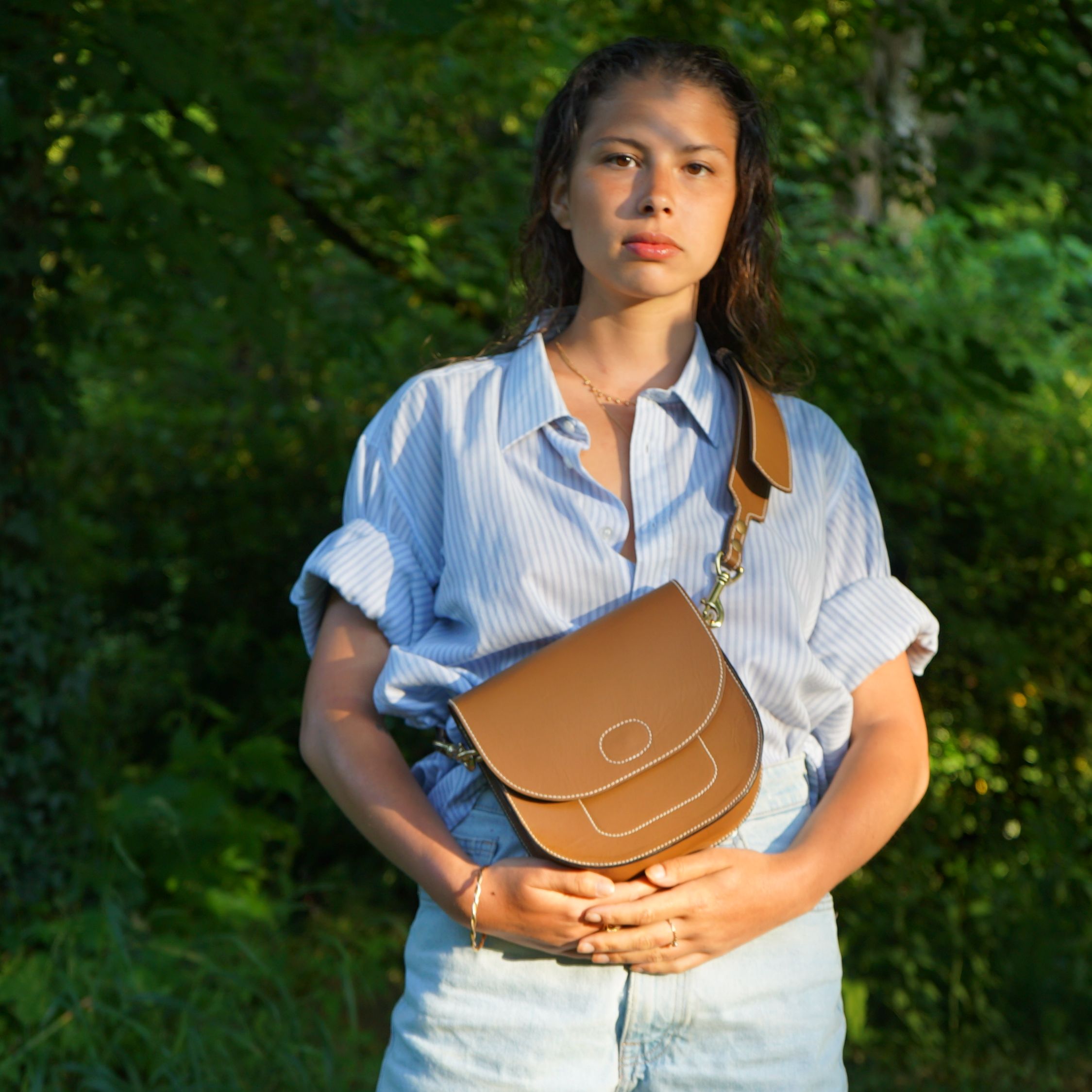 comment-porter-besace-pour-femmes